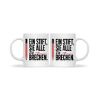 Zwei nebeneinander stehende Lehrertassen mit dem Spruch „Ein Stift, sie alle zu brechen“ und rotem Stiftmotiv, Geschenkidee für Lehrer.