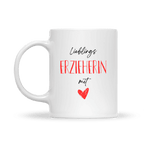 Weiße Tasse mit Aufdruck „Lieblings Erzieherin mit Herz“ in schwarzer und roter Schrift und kleinem roten Herzsymbol.